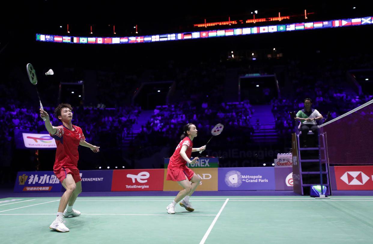 让场内外的 让场内外的